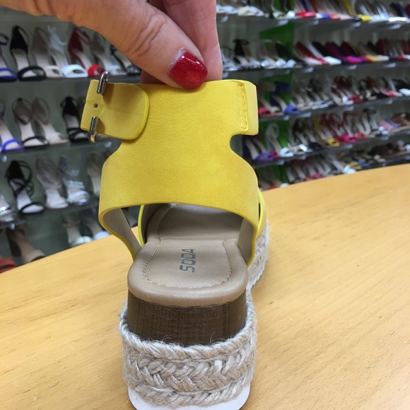Size 6.5 Soda Yellow Espadrille Platform Sandals - Picture 7 of 9